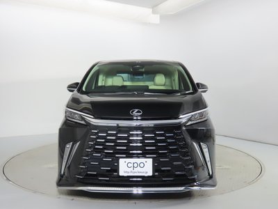 LEXUS LM - 5