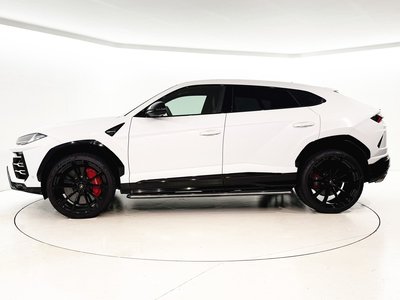 LAMBORGHINI URUS - 4