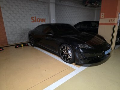 2023 Porsche TAYCAN photo 4