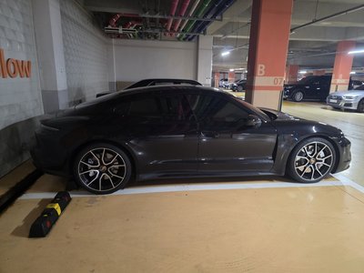 2023 Porsche TAYCAN photo 1