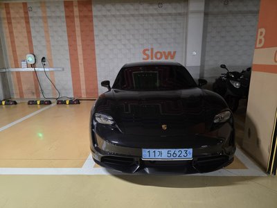 2023 Porsche TAYCAN photo 2