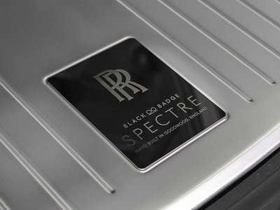 ROLLS-ROYCE SPECTRE - 10