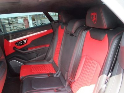 LAMBORGHINI URUS - 7