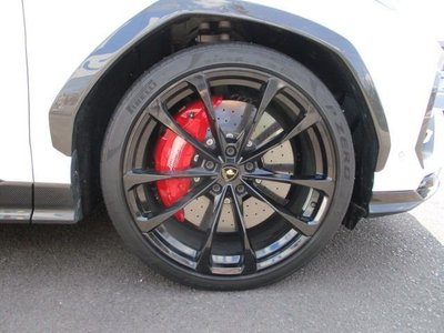 LAMBORGHINI URUS - 9