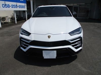 LAMBORGHINI URUS - 10