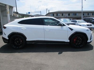 LAMBORGHINI URUS - 4