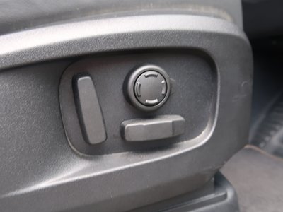 LAND ROVER DEFENDER - 9