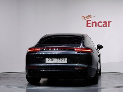 PORSCHE PANAMERA - 3