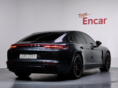 PORSCHE PANAMERA - 4