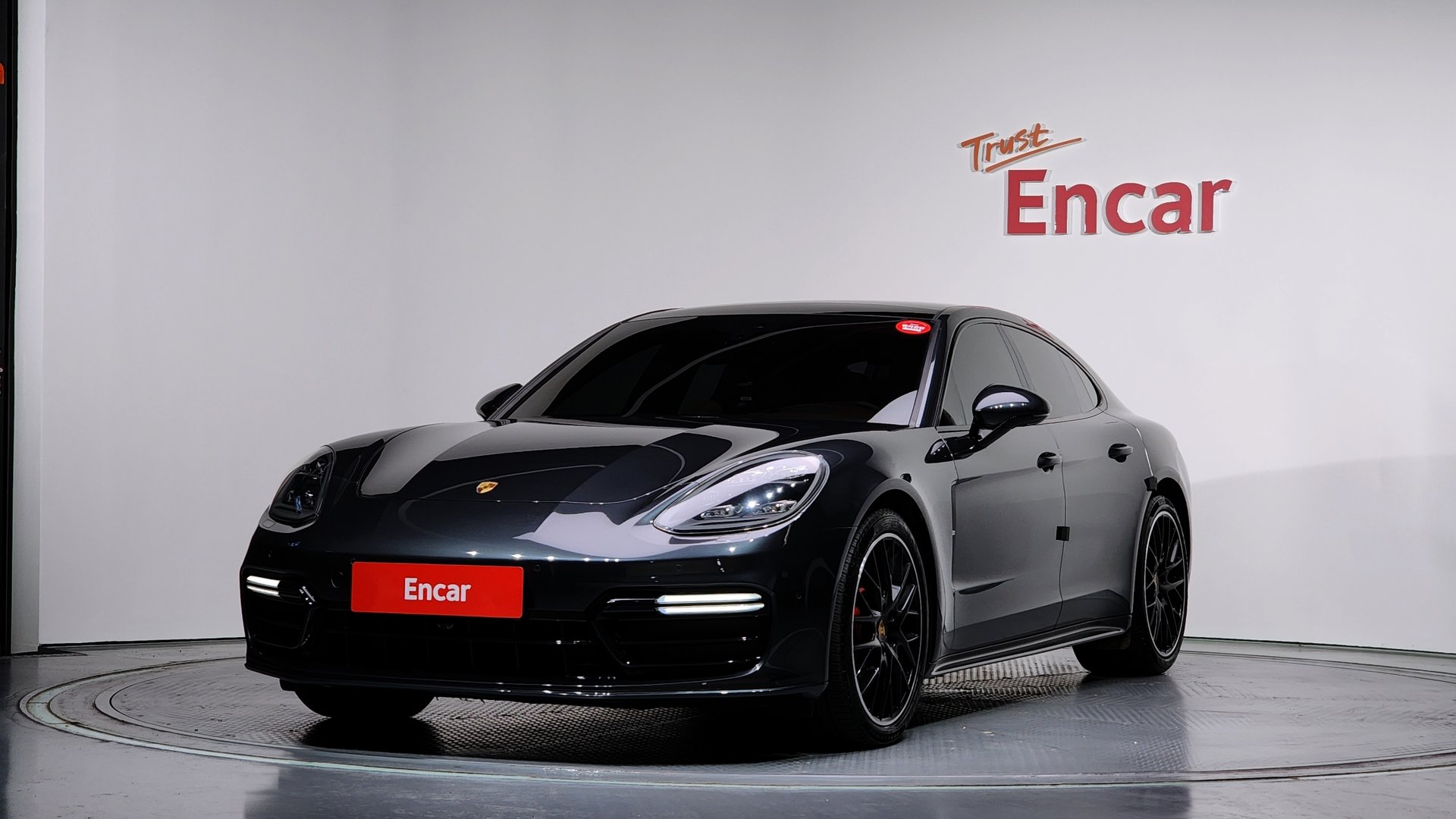 PORSCHE PANAMERA - View 1