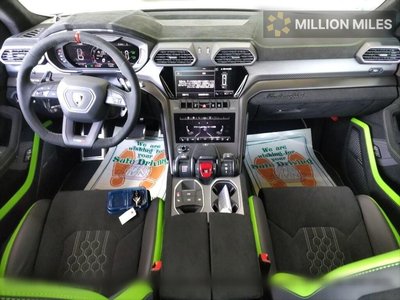 LAMBORGHINI URUS - 3