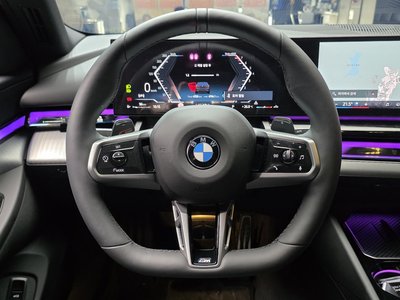 2025 BMW 5 SERIES thumbnail 19