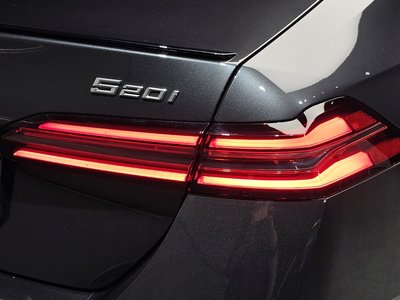 2025 BMW 5 SERIES photo 10