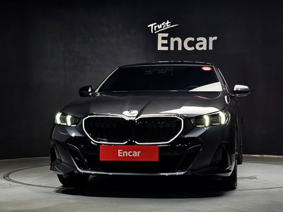 2025 BMW 5 SERIES photo 2