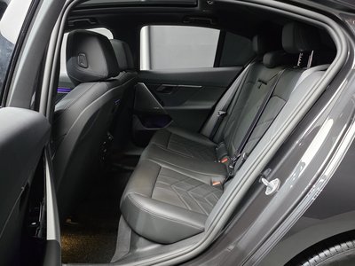 2025 BMW 5 SERIES thumbnail 18