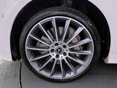 MERCEDES-BENZ E-CLASS - 6