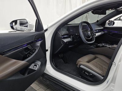2025 BMW 5 SERIES — миниатюра 13