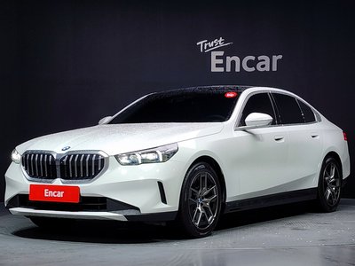 2025 BMW 5 SERIES 照片 1
