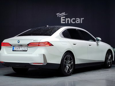 2025 BMW 5 SERIES 照片 4