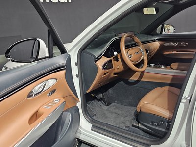 صورة 10 لـ 2024 Genesis GV70