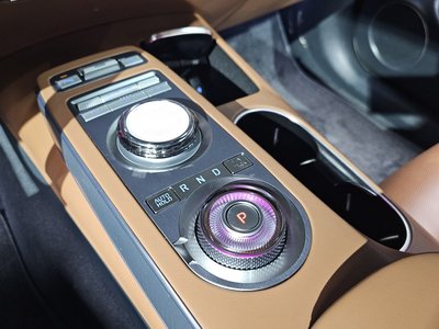 صورة 9 لـ 2024 Genesis GV70