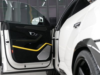 LAMBORGHINI URUS - 7