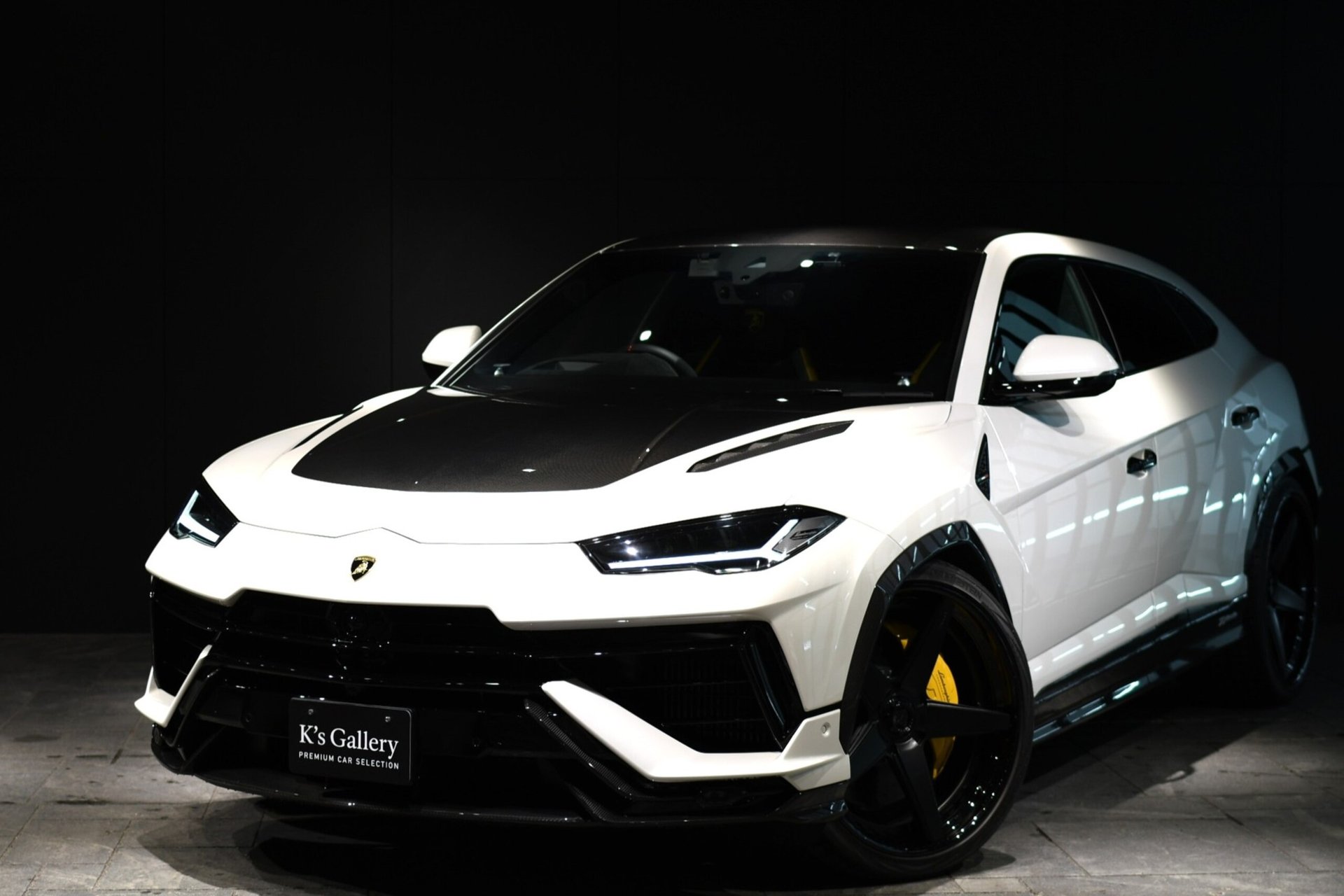 LAMBORGHINI URUS - View 1
