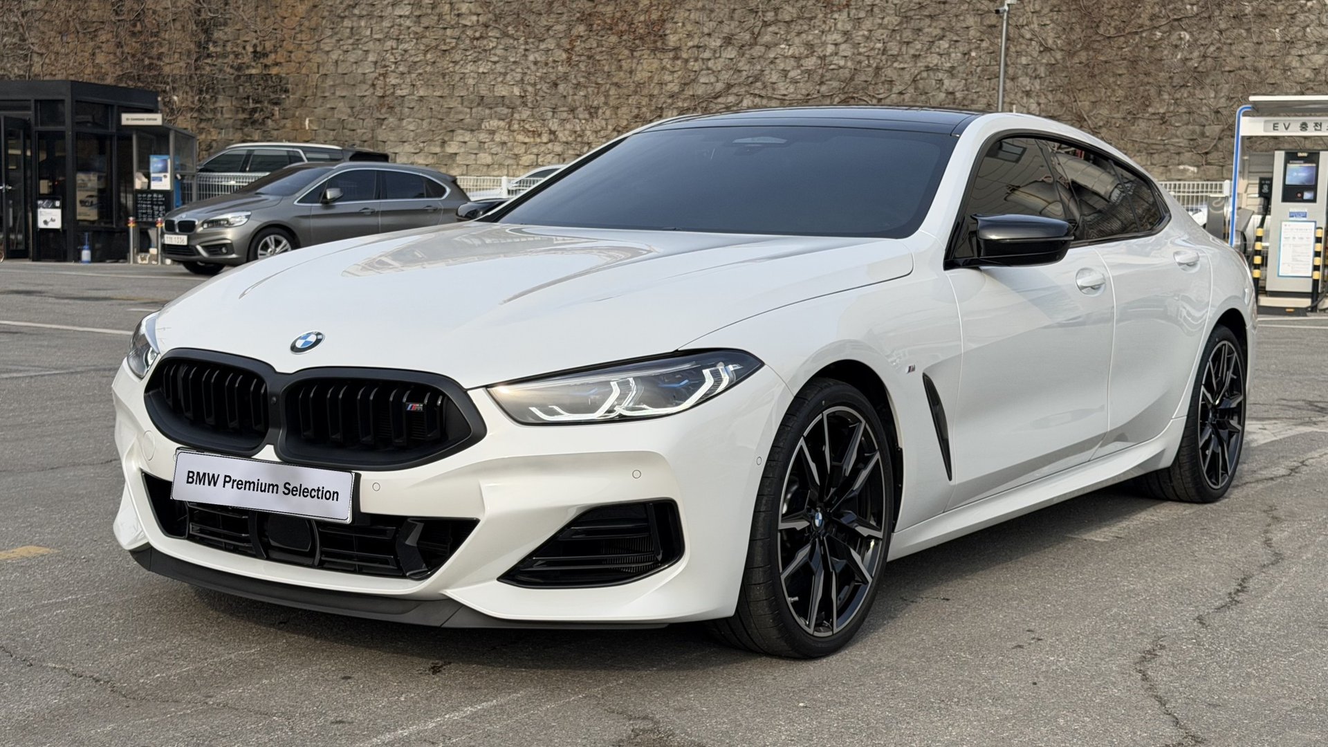 BMW 8 SERIES - View 1