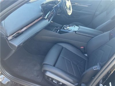 صورة مصغرة 16 لـ 2025 BMW 5 SERIES
