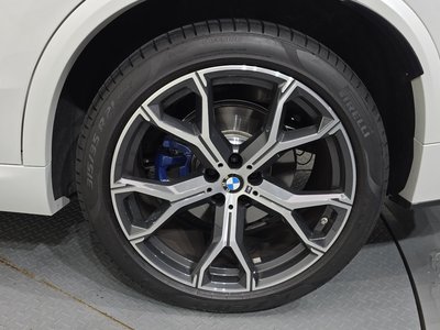 صورة 8 لـ 2025 BMW X5