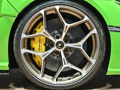 صورة 3 لـ 2025 Lamborghini REVUELTO
