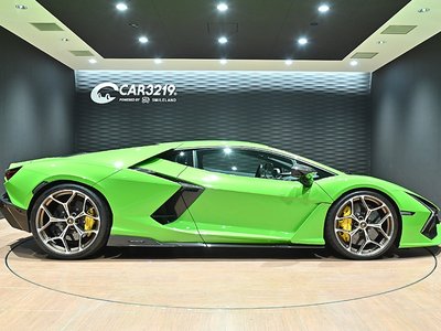 صورة 10 لـ 2025 Lamborghini REVUELTO