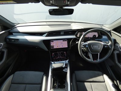 AUDI Q8 E-TRON - 2