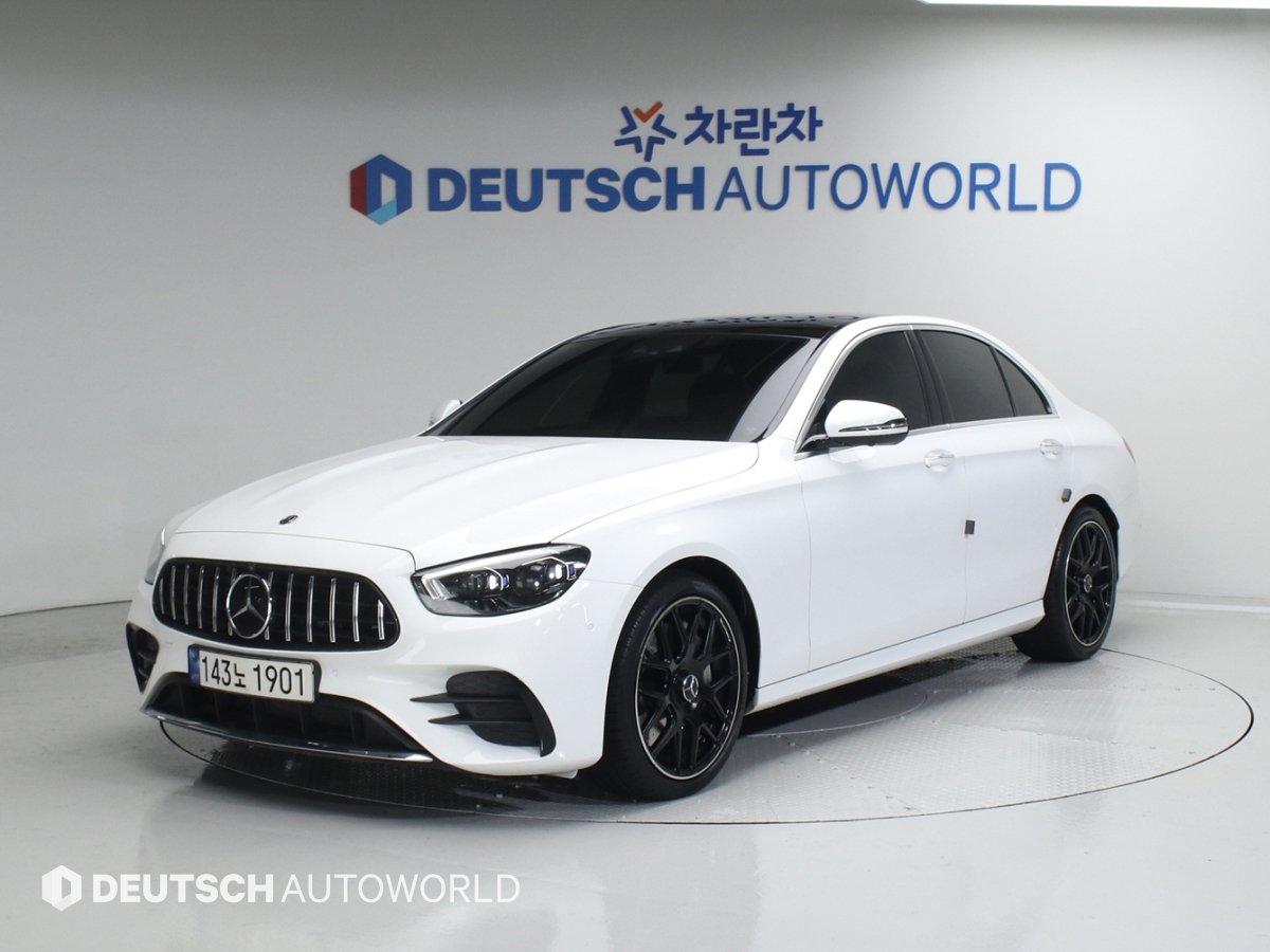 MERCEDES-BENZ E-CLASS - View 1