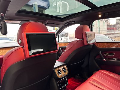 BENTLEY BENTAYGA - 6