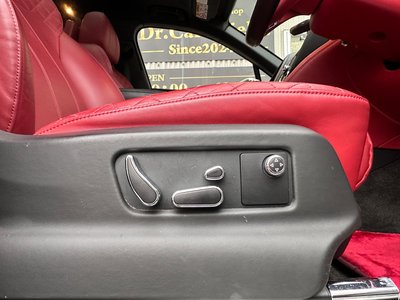 BENTLEY BENTAYGA - 8