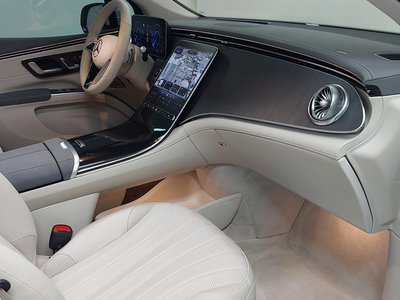 MERCEDES-BENZ EQS - 9