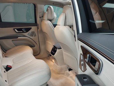 MERCEDES-BENZ EQS - 10