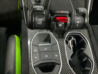 2023 Lamborghini URUS photo 9