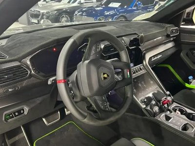 2023 Lamborghini URUS photo 7