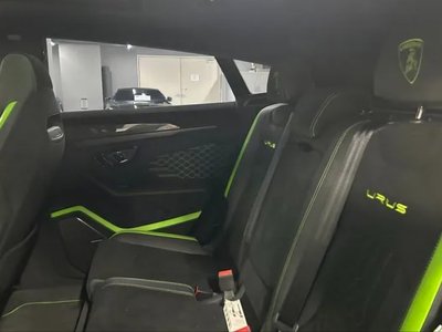 2023 Lamborghini URUS photo 10
