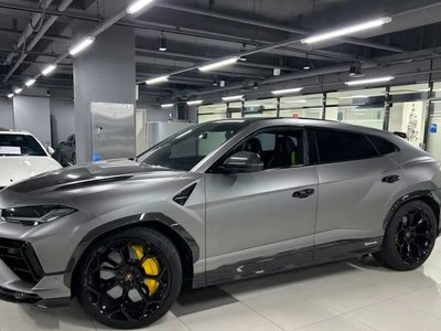 2023 Lamborghini URUS photo 2