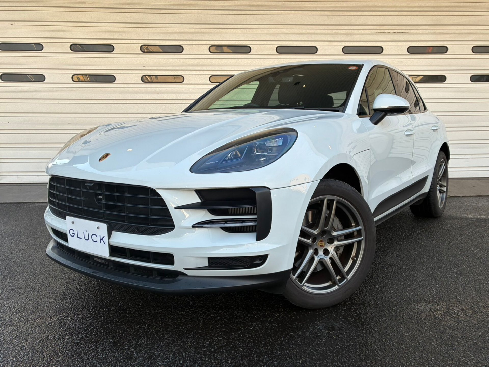 PORSCHE MACAN - View 1