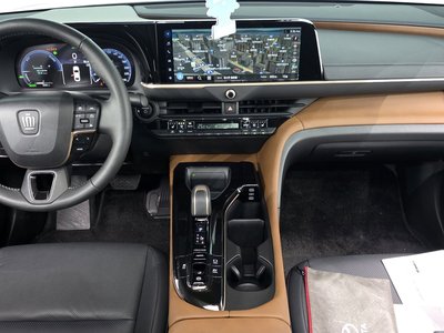 صورة 5 لـ 2025 Toyota CROWN CROSSOVER