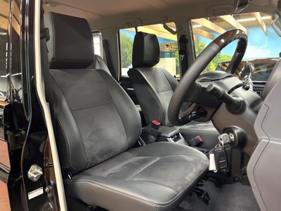 TOYOTA LAND CRUISER - 8