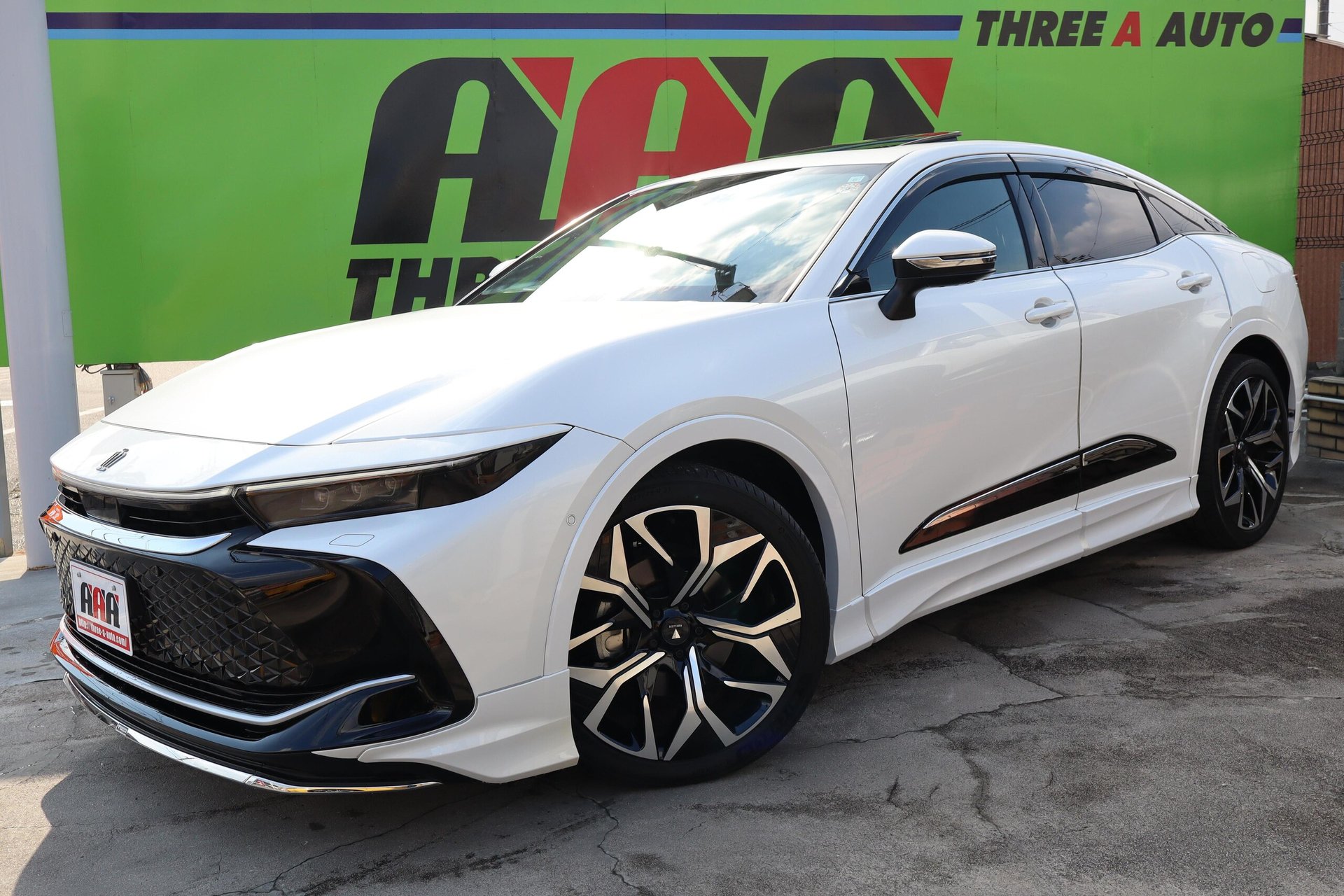 TOYOTA CROWN CROSSOVER - View 1