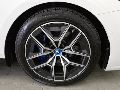 صورة 8 لـ 2024 BMW I5