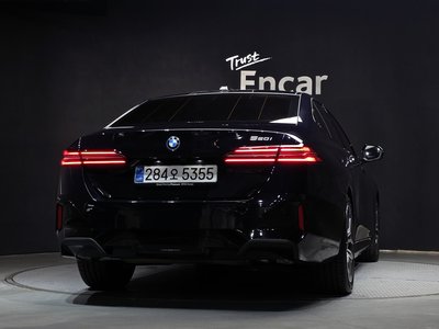 صورة 3 لـ 2025 BMW 5 SERIES
