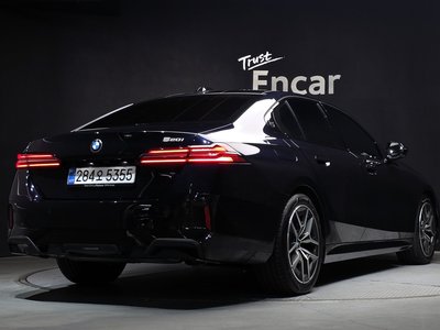 صورة 4 لـ 2025 BMW 5 SERIES