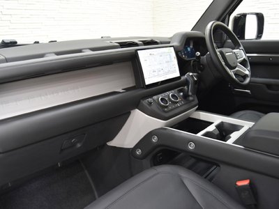 LAND ROVER DEFENDER - 10